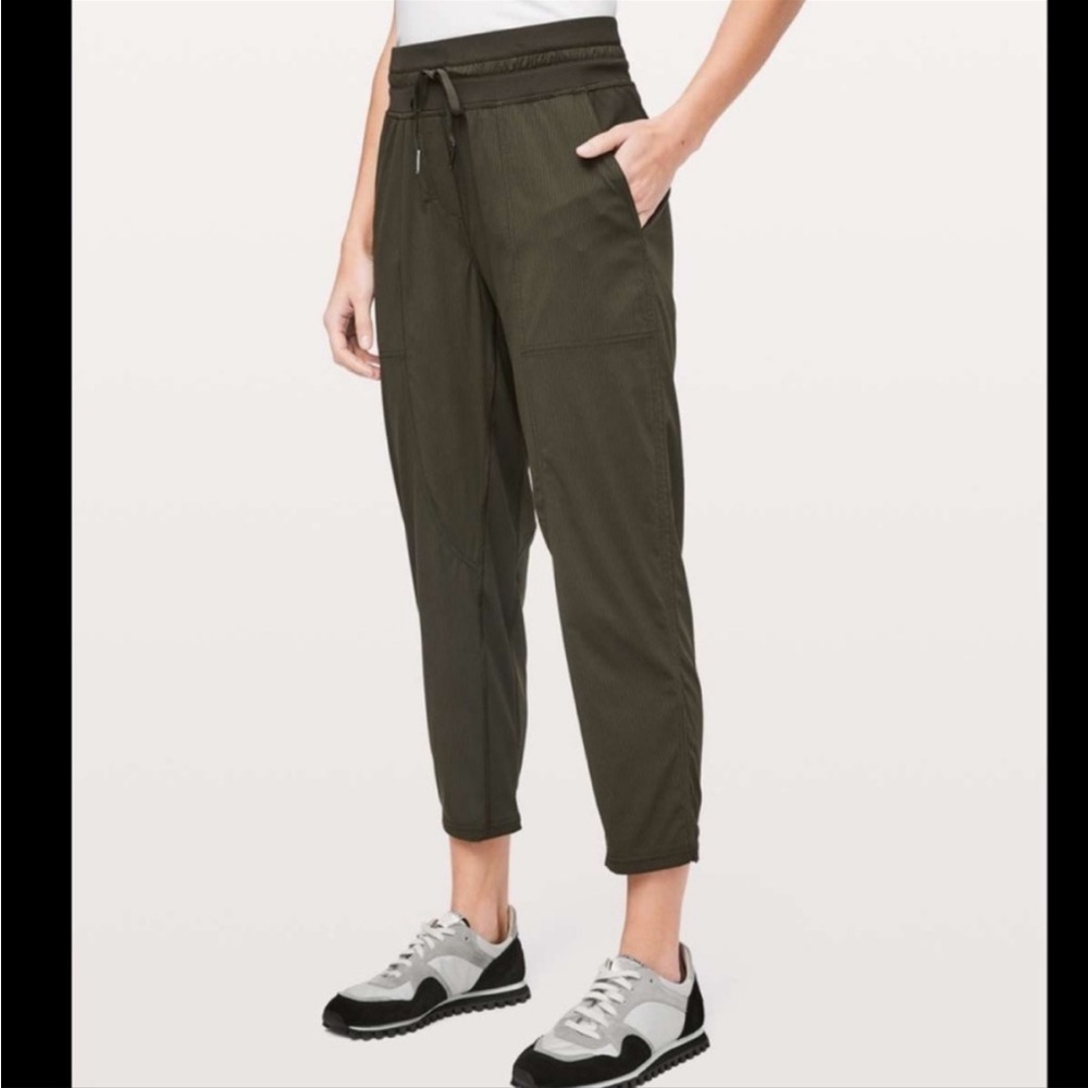Lululemon dance studio pants cropped